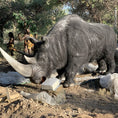 Carica l'immagine nel visualizzatore della galleria, woolly rhinoceros animatronic model
