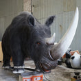 Bild in Galerie-Betrachter laden, woolly rhinoceros animatronic model
