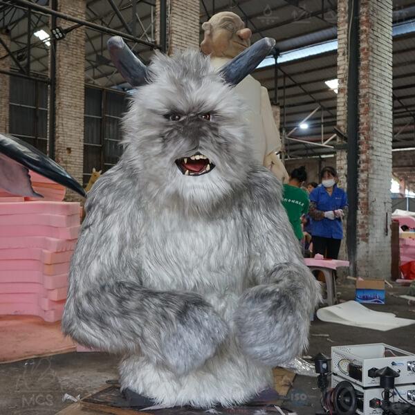 https://www.mcsdino.com/cdn/shop/products/mcsdino-bespoke-animatronics-realistic-snow-monster-animatronic-yeti-model-cus025-17329177067654.jpg?v=1622141266