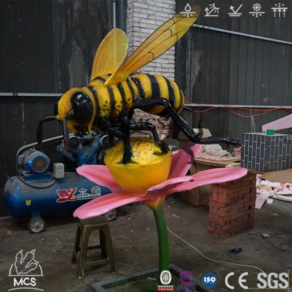 https://www.mcsdino.com/cdn/shop/products/mcsdino-robotic-monsters-super-sized-honey-bee-sculpture-bfb004-7387649245265.jpg?v=1622251411