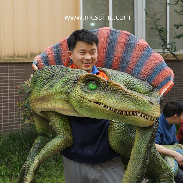 Shoulder Around Spinosaurus Puppet-BB016